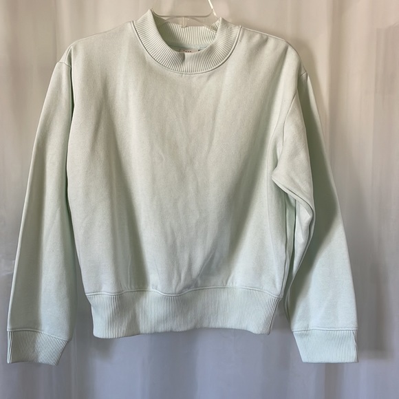 NWT Juniors Light Lime Green Sweatshirt from Target a new day Size Small - Picture 2 of 3